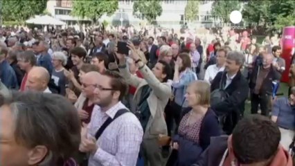 Merkel'in rakibi Steinbrueck seçim kampanyasına sert...