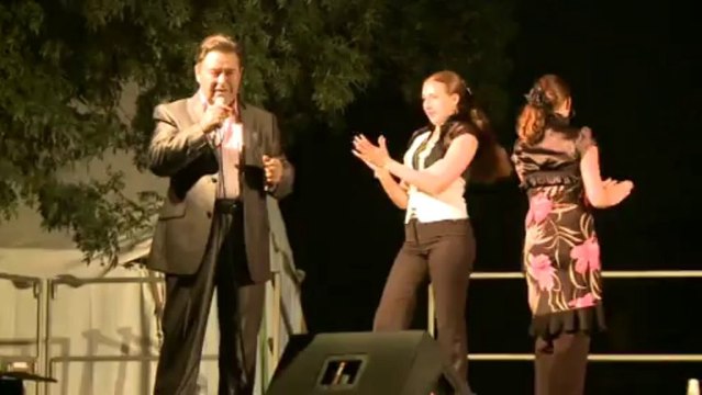 Miguel ORTUÑO avec la Professeur Chorégraphe dit > et ces danseuses