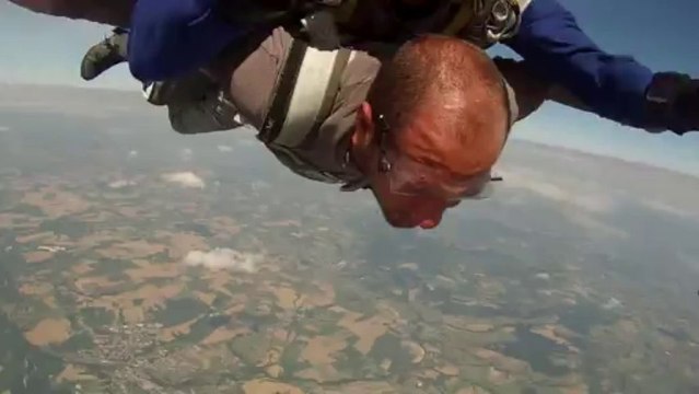 PARACHUTISME - STAGE PARACHUTISME ET HANDICAP : Saut Franck Vuilbert filmé par Cédric
