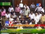 TDP MPs halts parliament with Samikyandhra slogans
