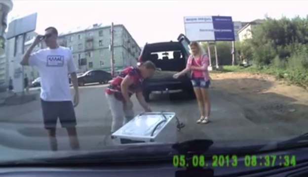 They carry their washing machine in their car.. Without any protection... FAIL!