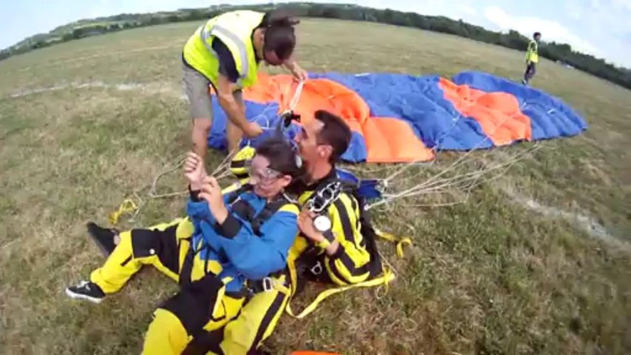 PARACHUTISME - STAGE PARACHUTISME ET HANDICAP : "Saut Marie-Claire Gallet filmé par Philippe"