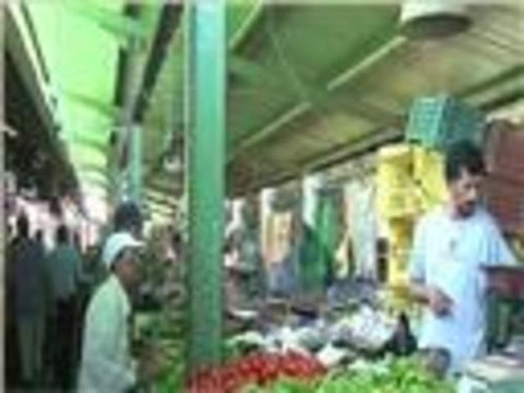 مخاوف من تأثير الأزمة السياسية على الاقتصاد بتونس