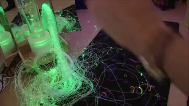 Les équipements d'un espace Snoezelen : Les fibres optiques pour travailler la vision périphérique et les contrastes visuels