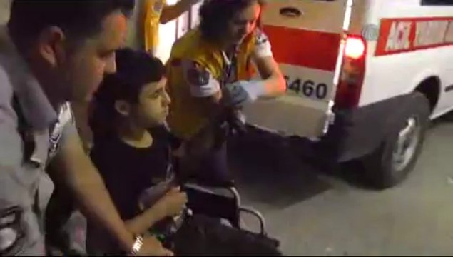 Eline saplanan demirle hastaneye kaldırıldı