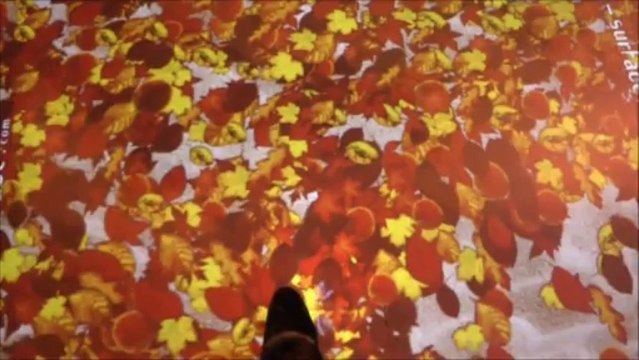 Les équipements d'un espace Snoezelen : des panneaux sonores, tactiles et un tapis interactif