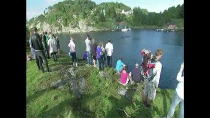 Sperm whale causes a splash in Norway