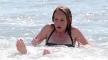 Helen Hunt s'étale pendant le tournage de son nouveau film, Ride