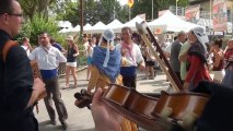 L'Avant Deux du Haut Anjou danse avec le public à Montignac