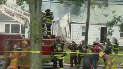 Avião cai sobre casas em Connecticut