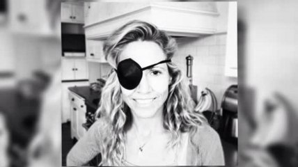 Sheryl Crow Suffers Eye Injury, Wears Patch