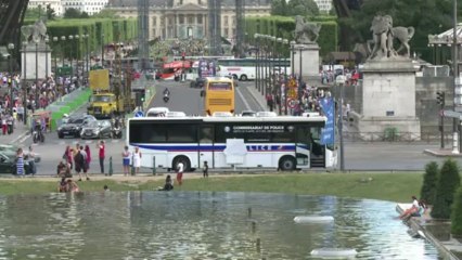 Ameaça de bomba fecha Torre Eiffel