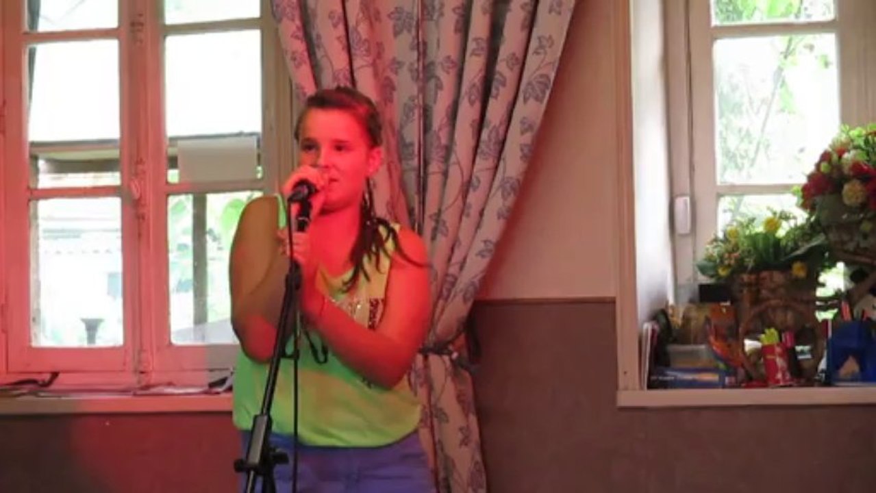 Lola Reva chante "encore un matin"
