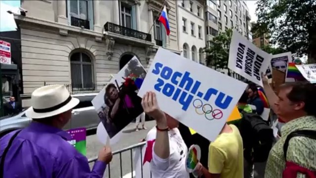 Russian anti-gay law threatens Olympics