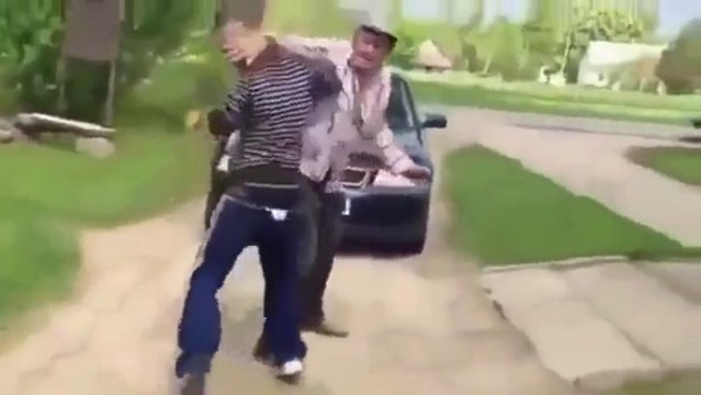 Bagarre de deux russes complètement cuités... Les ravages de l'alcool en Russie!