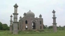 Indian villager builds Taj Mahal replica