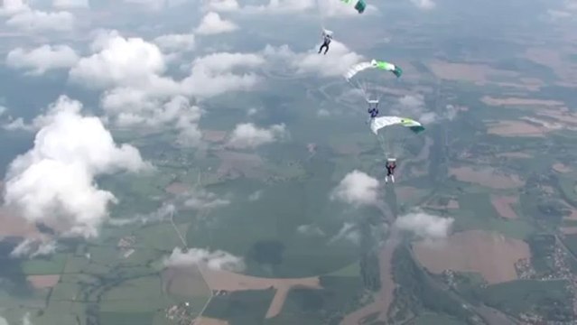 PARACHUTISME - CHAMPIONNATS DE FRANCE VICHY 2013 – VC4 « Anger Saumur Tours Pays de la Loire Saut 2»- 9aout13