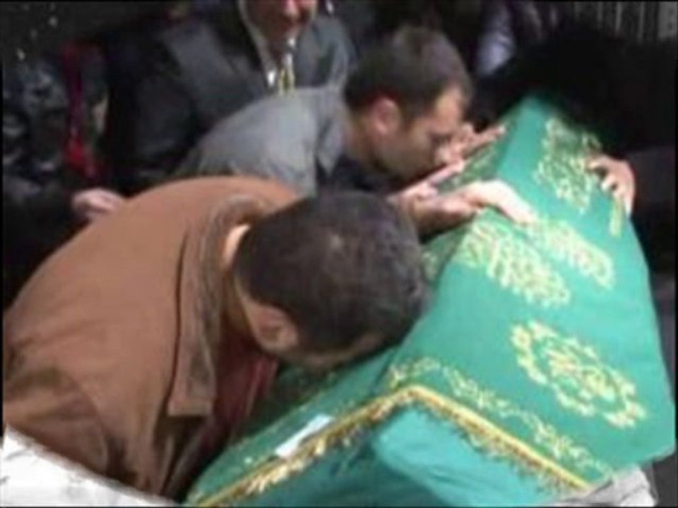 MÜSLÜM    GÜRSES   ANISINA      EMRAH ŞAHİN    BABA 2013 YENİ