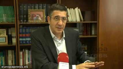 López tacha de "pobre" el Gobierno de Urkullu