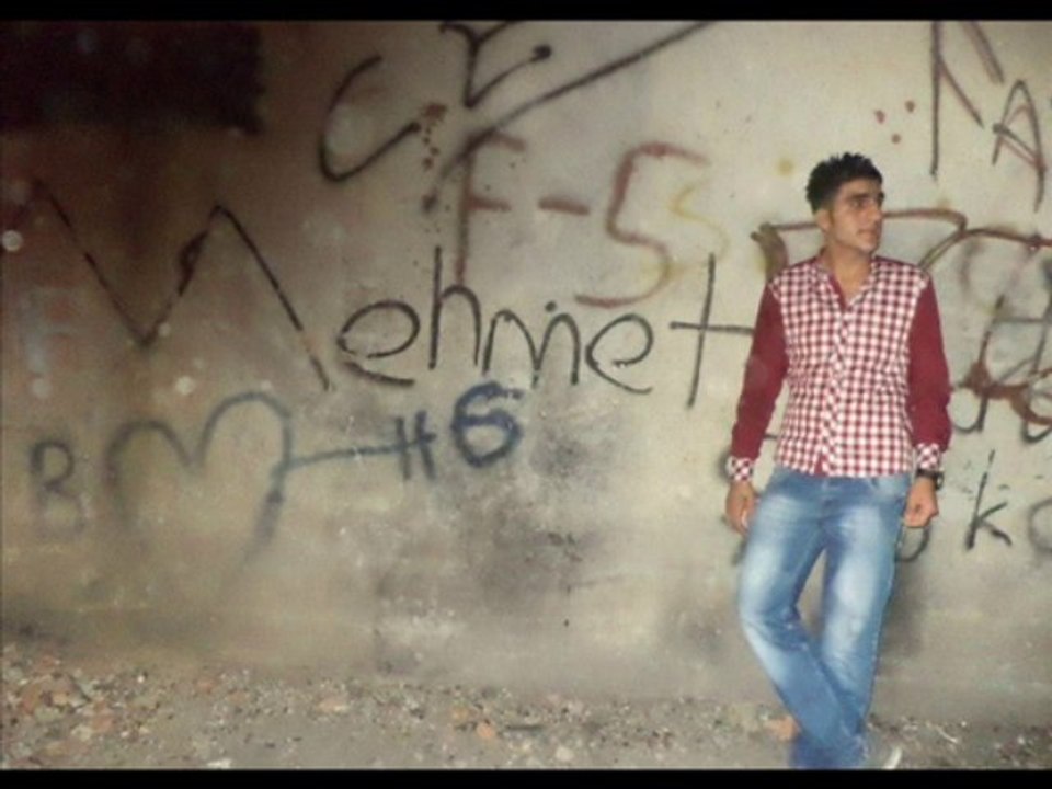 Mehmet İlhan (Grup Familya) şimdi yaşım 19 gülemiyorum onsuz...