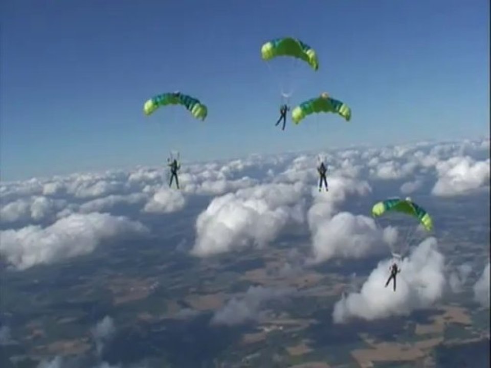PARACHUTISME - CHAMPIONNATS DE FRANCE VICHY 2013 – VC4 « Besançon Franche Comté Saut 6»- 10aout13
