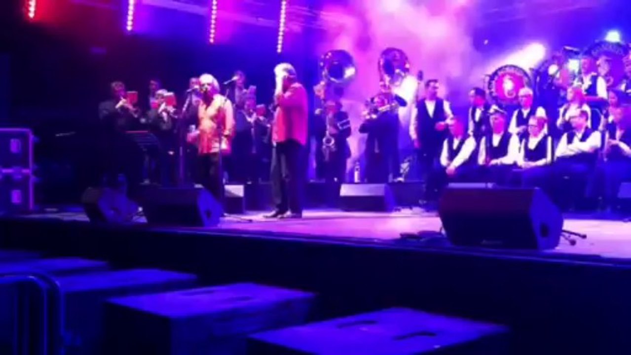 Guingamp. Le bagad Ronsed Mor en ouverture de la Saint-Loup