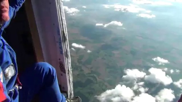 PARACHUTISME - CHAMPIONNATS DE FRANCE VICHY 2013 – VC4 « Armée de L'air saut 6 »- 10aout13