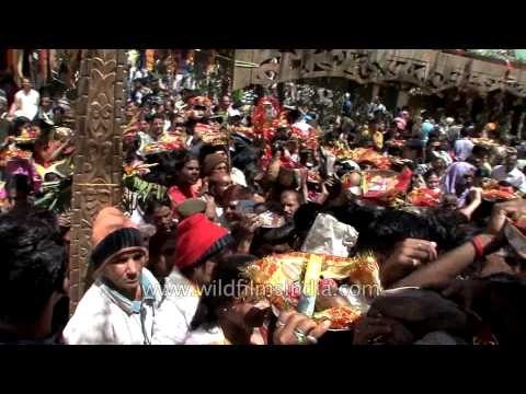 Crowd outside Gangotri temple