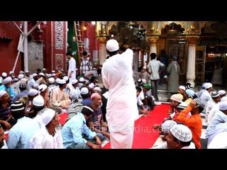 Distributing food for Iftar at Nizamuddin Dargah