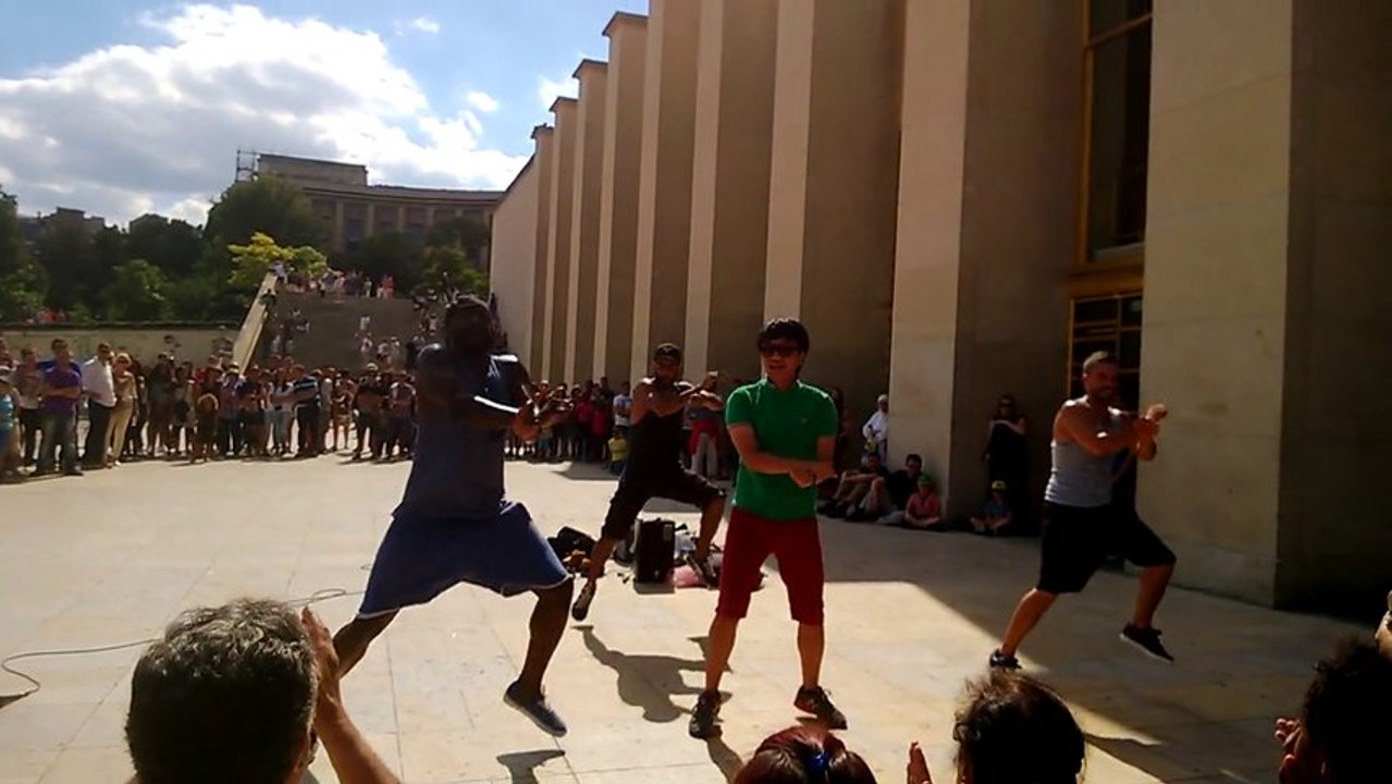 spectacle danse au trocadero ( partie 1:  chauffer le public)