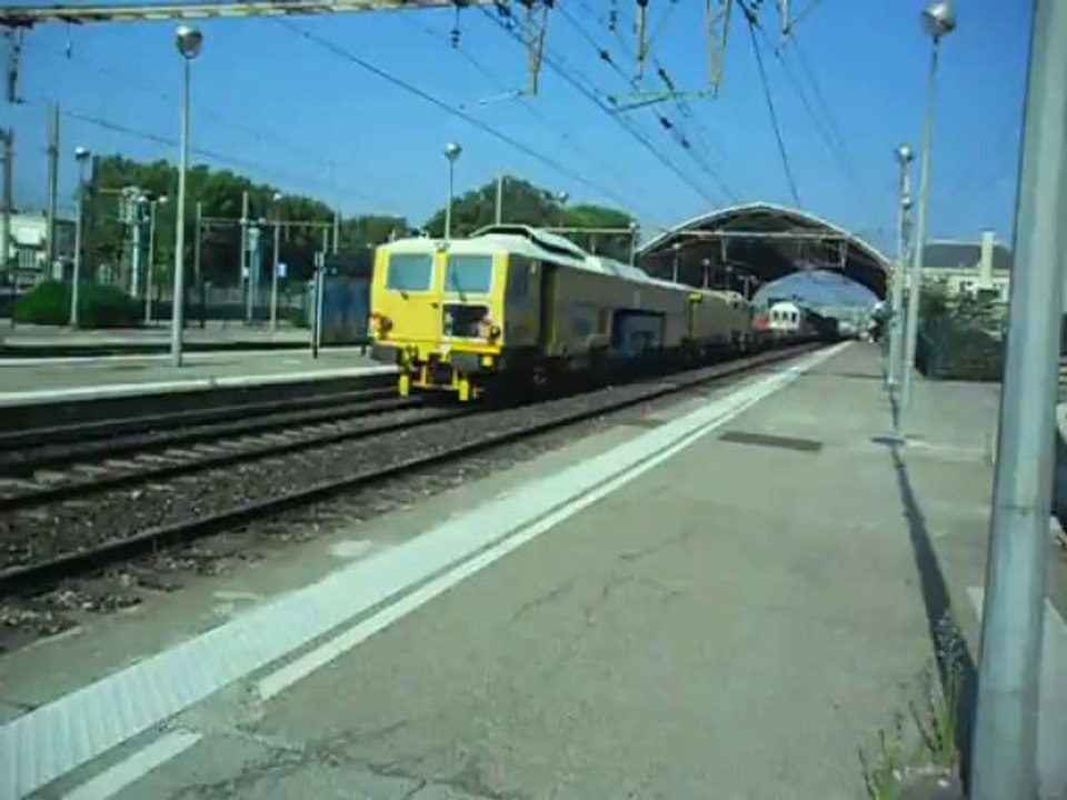 Passage train infra en gare d'Avignon