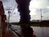 Así se vio de cerca el incendio en la refinería en Puerto La Cruz
