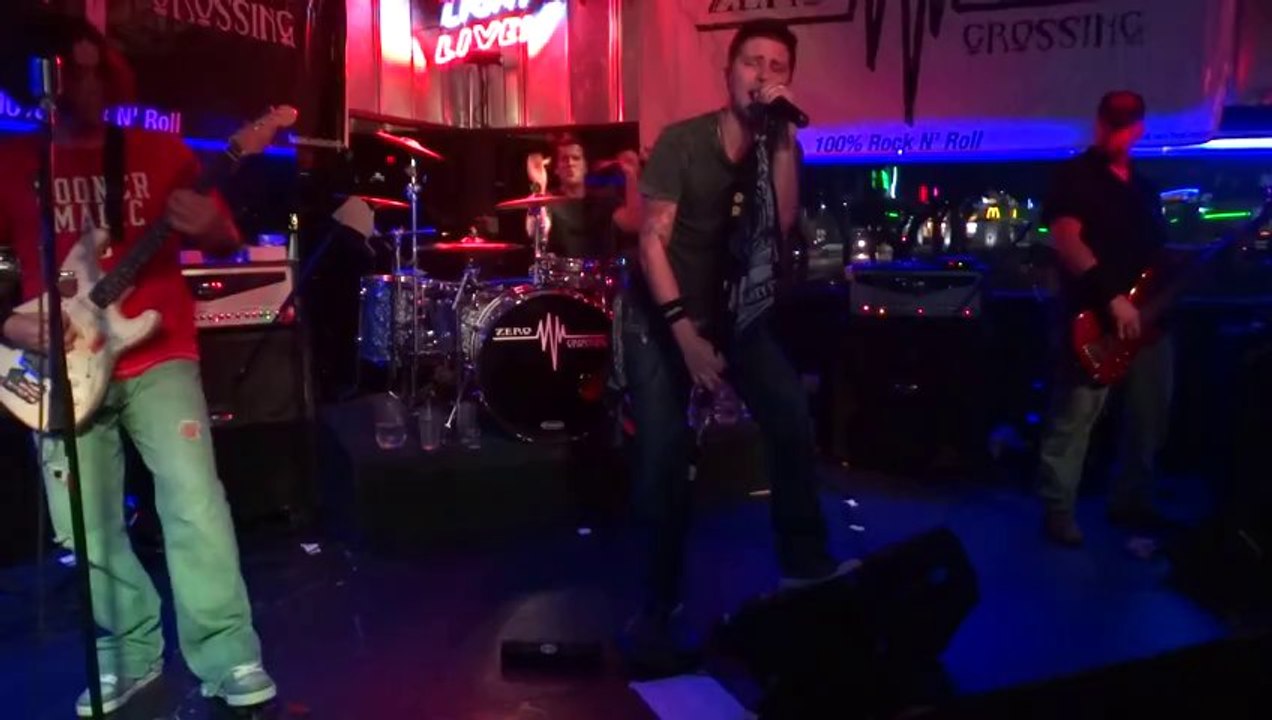 Zero Crossing Live at Magoo's 08/09/13 performing a track called "Down"