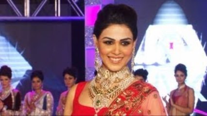 Genelia walks the ramp for HVK jewellery