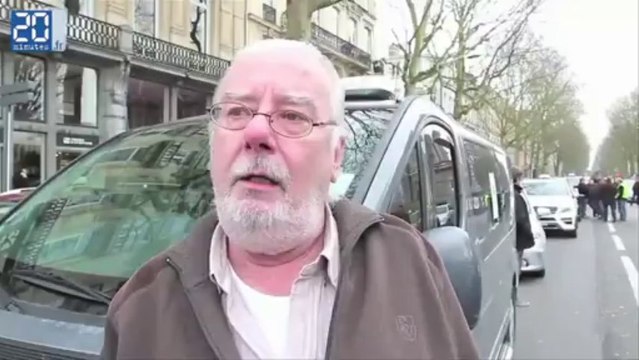 Les Taxis de Lille manifestent pour préserver la possibilité de transporter les malades.
