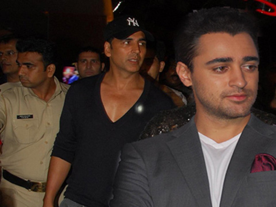 Lehren Bulletin Akshay and Imran trapped in crowd And more hot news