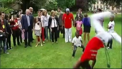 Ayrault reçoit 300 enfants privés de vacances à Matignon