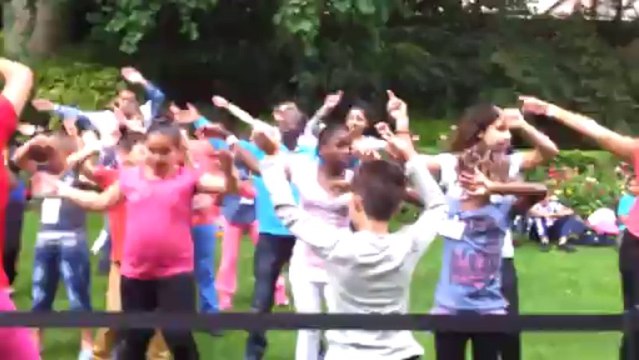 Cours de zumba dans les jardins de Matignon