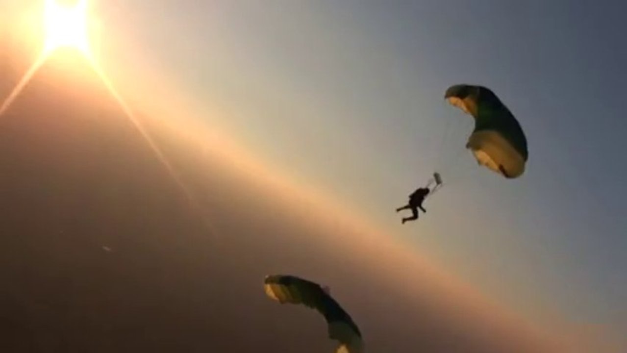 PARACHUTISME - CHAMPIONNATS DE FRANCE VICHY 2013 - VC2 « Besançon 3 Saut3»- 9aout13.wmv