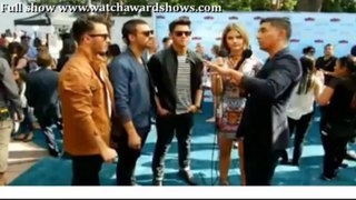 Jonas Brothers red carpet interview Teen Choice Awards 2013