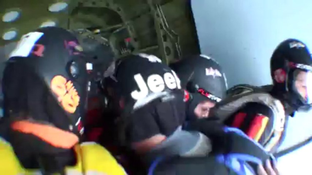 PARACHUTISME - CHAMPIONNATS DE FRANCE VICHY 2013 - VR4 «Le 4 Crétins Flyzone Clermont Saut4»- 10aout13