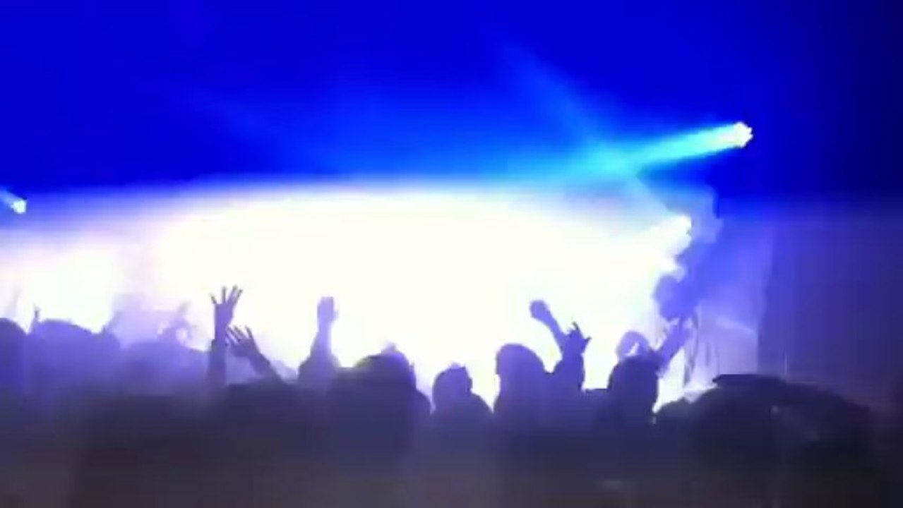 Crystal Castles playing Huoratron's "Cryptocracy"