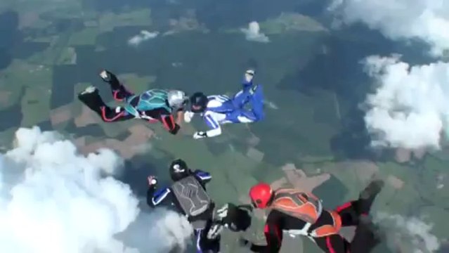 PARACHUTISME - CHAMPIONNATS DE FRANCE VICHY 2013 - VR4 « Lockless Maugio Saut2»- 9aout13