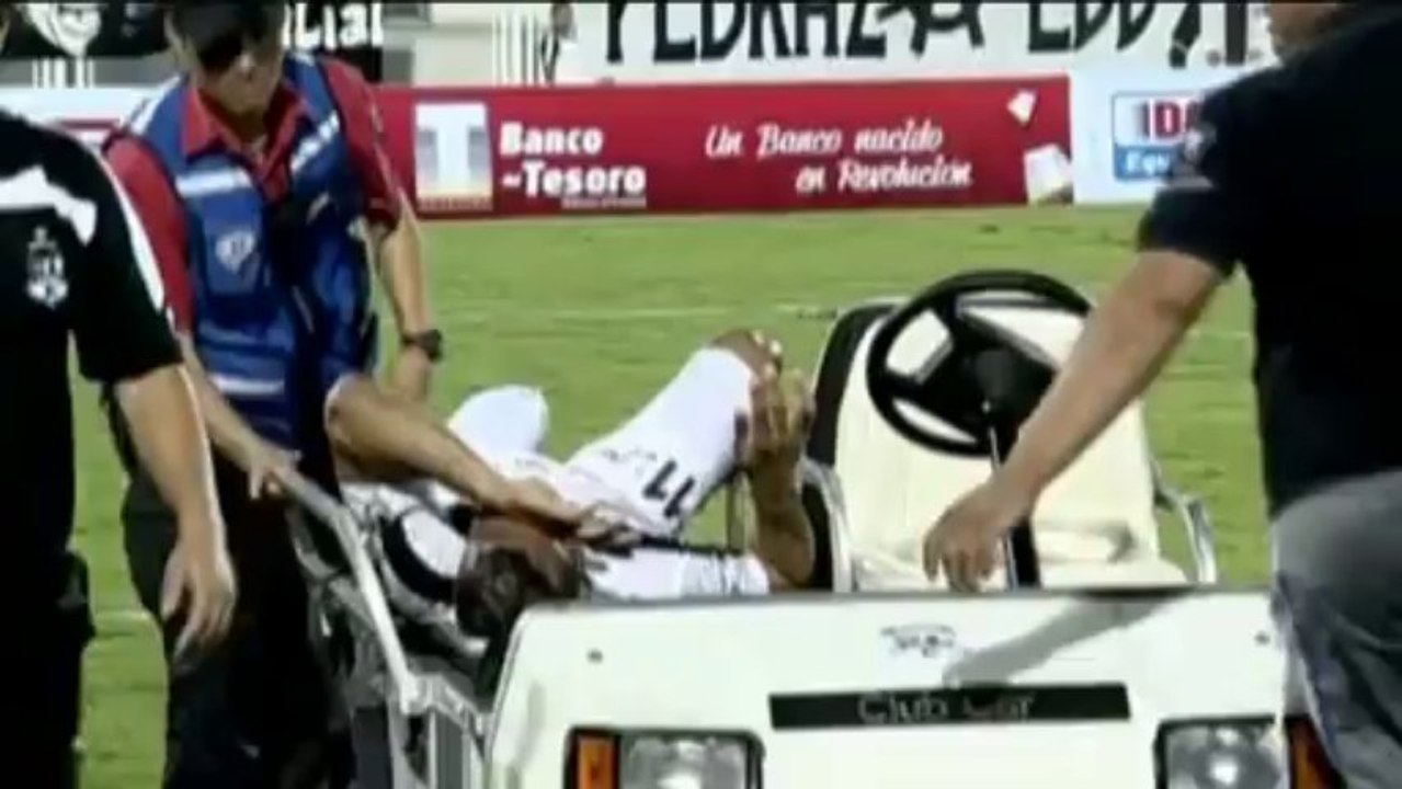 Venezuela: Voll gegen den Pfosten! Falcon verletzt sich selbst