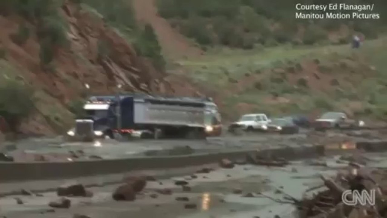 Cars Carried Away by Flood in Manitou Springs, Colorado Caught On Tape (Aug 9, 2013)