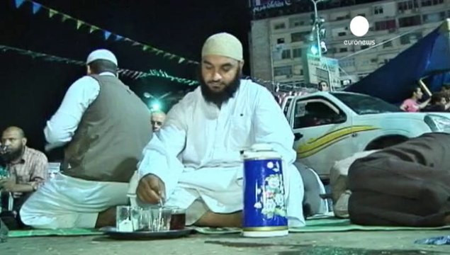 Mısır'da Mursi yandaşları meydanları bırakmıyor