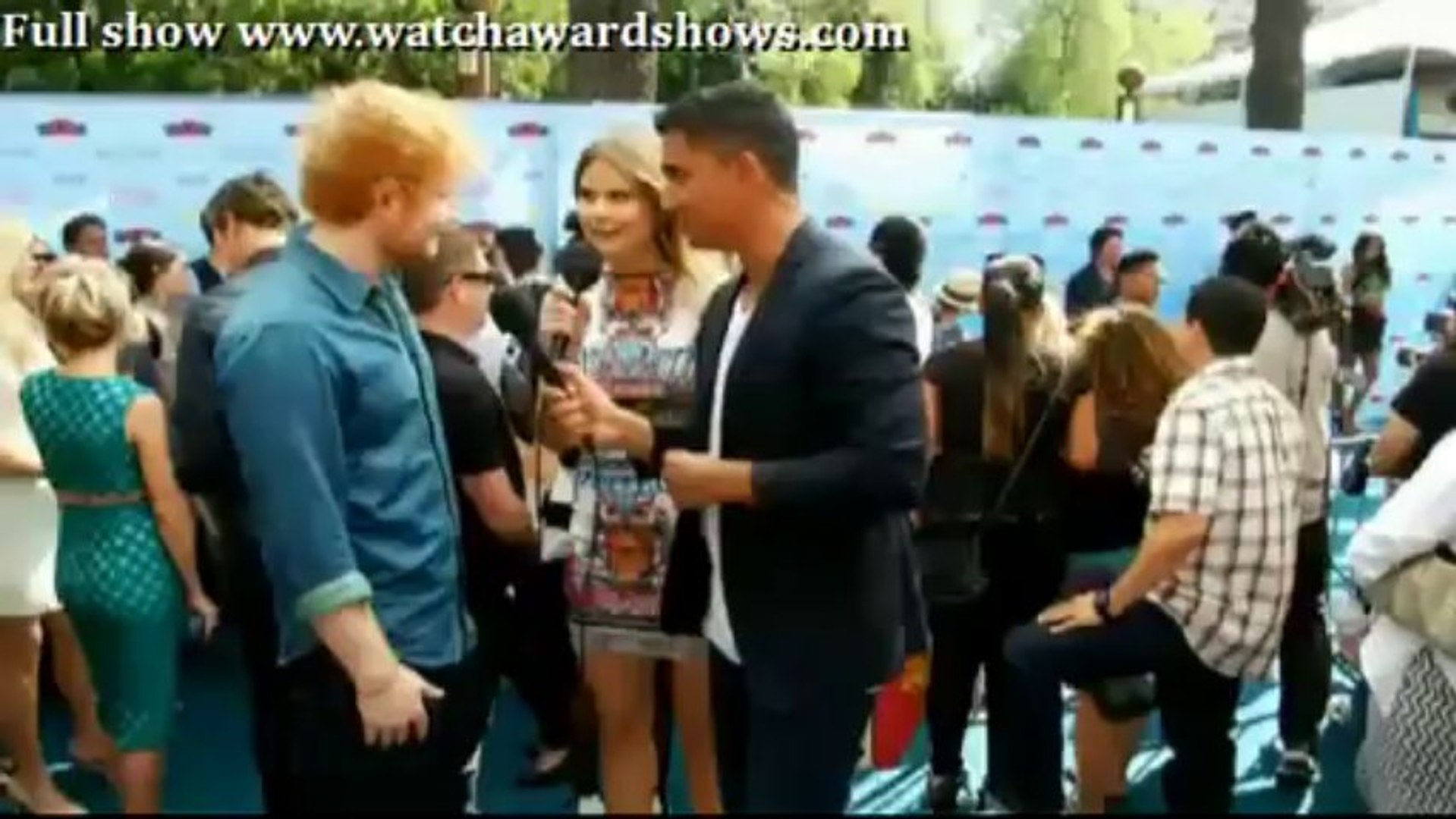 !!!Ed Sheeran red carpet interview Teen Choice Awards 2013