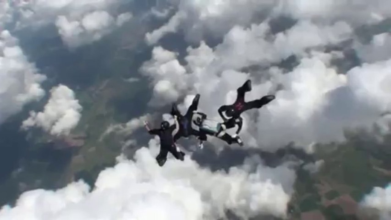 PARACHUTISME - CHAMPIONNATS DE FRANCE VICHY 2013 - VR4 « Nemesis Espoirs Saumur Saut2»- 9aout13