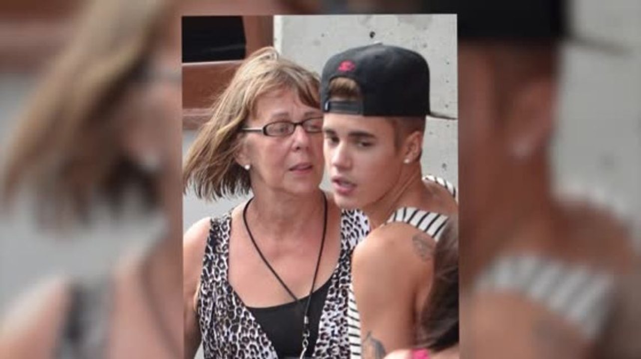 Justin Bieber joue la sérénade à sa grand-mère...
