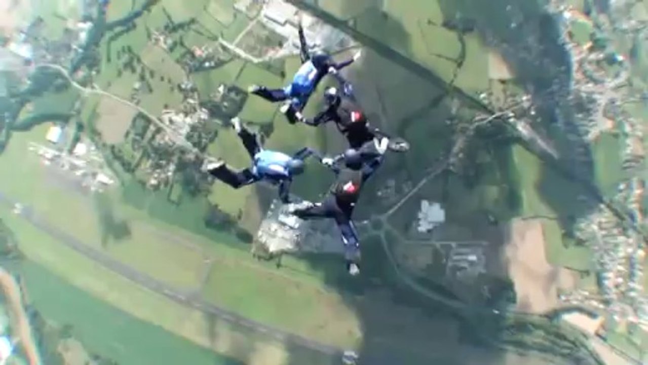 PARACHUTISME - CHAMPIONNATS DE FRANCE VICHY 2013 - VR4 « Armée de L’air Nice Saut3»- 9aout13